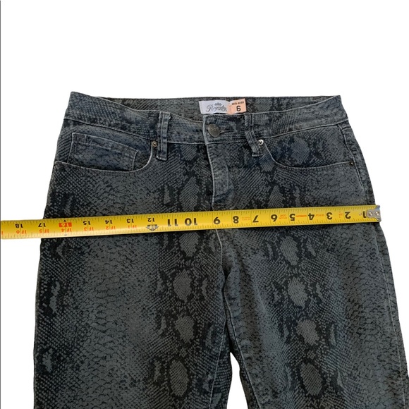 Royalty For Me Python Print Mid Rise Pants Size 6 - Picture 9 of 17